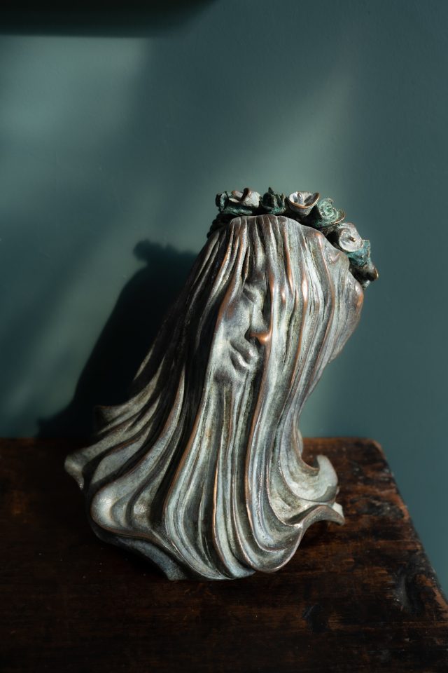 Advil Vezir sculpture bronze woman lady face